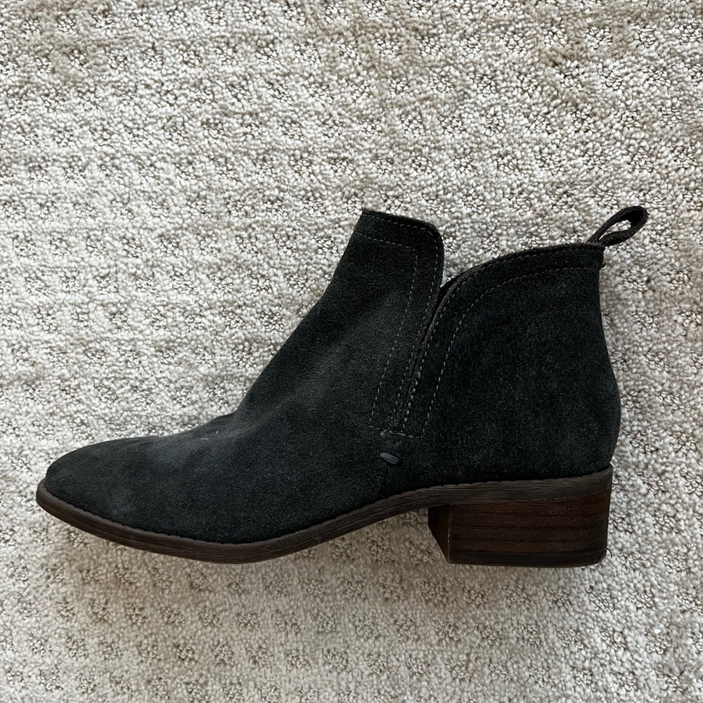 Like New Dolce Vita Suede Charcoal Booties. Size 7.